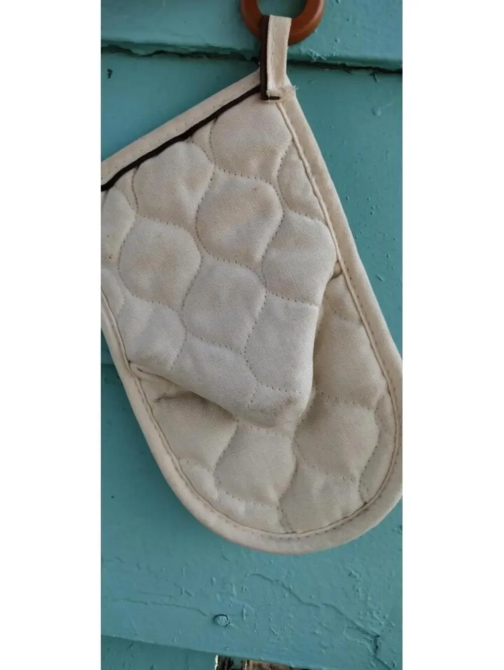 Vintage 1980s Oven Mitten Mushrooms Embroidered Brown & Cream Cotton Ring Wood
